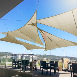 Real Scene Effect of 180GSM PE-Permeable No Grommet Curved Triangle Sun Shade Sail